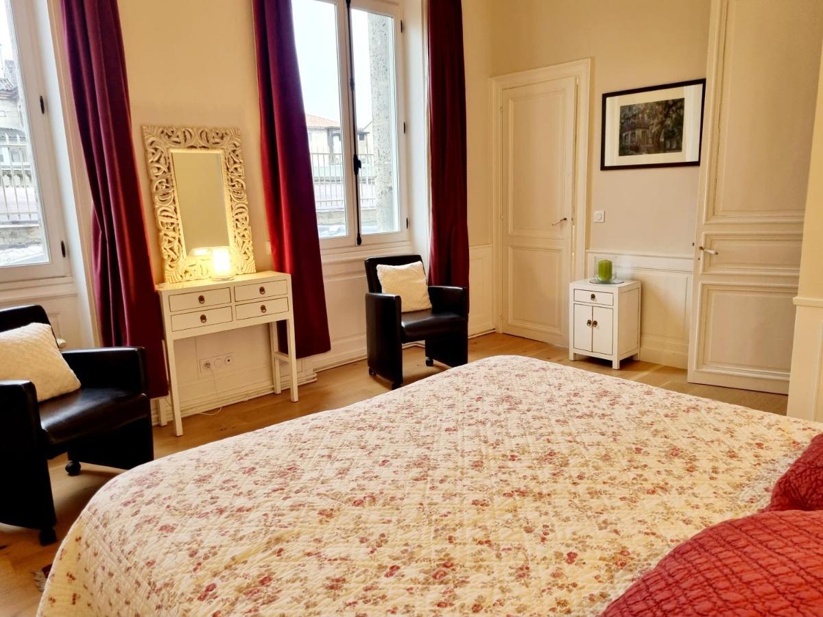 Face A L'Hotel De Ville Grand Et Lumineux Appartement Angoulême Exteriör bild
